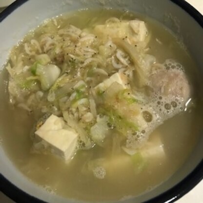 残り野菜など冷蔵庫の余り物もIN(^^;;
中華スープに干しエビを入れたのは初めてですが、美味しかったです♪ごちそうさまでした！